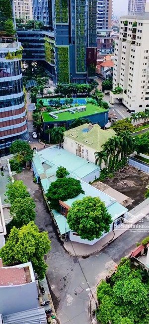 50 tỷ chỉ trong tháng này. lô góc 2mt đường giang văn minh. 14x20 cn 260m2