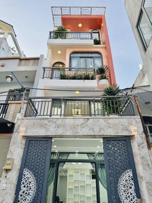 chú tám chủ nhà bán nhà tại quận 5 gần quận 1 giá 2 tỷ 560 triệu. dt 75m2, shr, liên hệ 