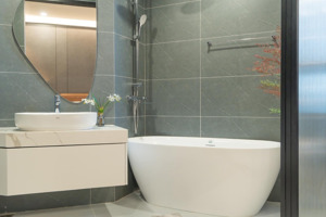 the queen 360 giải phóng giải pháp an cư an toàn, đầu tư bền vững cho con học tập