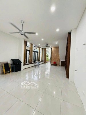 nhà đẹp góc 2 mặt tiền đường 19 linh chiểu thủ đức 6,6 x 19m giá chỉ 13,2 tỷ quá ngon luôn ạ !