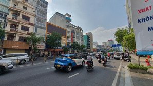 nhà 5 tầng, mặt tiền nguyễn văn trỗi, ngang khủng 6 m, giá tốt