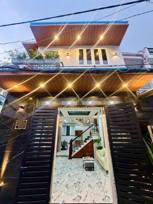 chú nhân kẹt tiền bán nhà đường thành thái p.14 q.10 giá 2 tỷ350tr/60m2. hẻm 6m