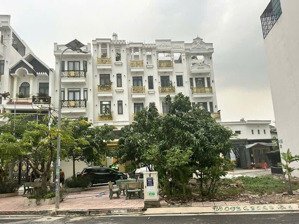 bình thành, bình tân, xe hơi ngủ trong nhà, 4 tầng mới đẹp, sang chảnh, có thang máy - ngang 4m