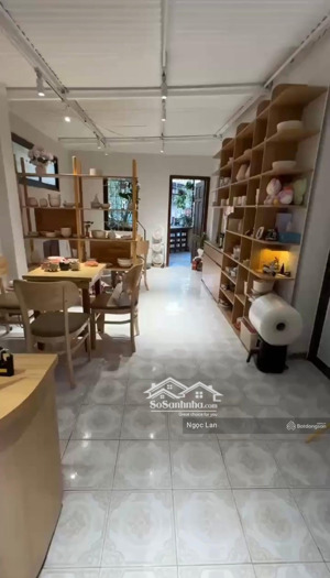 siêu phẩm 120 m2 tầng 2 phố giải phóng , phương liệt ,sổ đỏ thanh xuân đang kd cafe sân vườn 2 ngủ