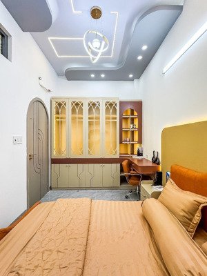 bán gấp giá 2,5 tỷ còn tl nhà riêng tại mễ cốc, quận 8. dt 64m2 (4m x 16m), shr, hđt cao 15tr/1 th.