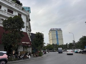 cực hiếm -duy nhất 1 căn liền kề xẻ khe 5 tầng khu vip 319 bồ đề cận kề phố cổ 128m2 giá tốt