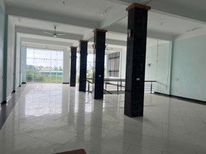 cho thuê nhà mặt tiền 10 m ngay đường thanh niên cải dịch gần biển sầm sơn