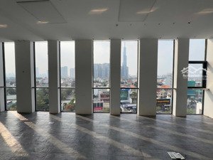 cho thuê văn phòng ngay mặt tiền đường trần não, trục đường tập trung đông đúc các văn phòng.