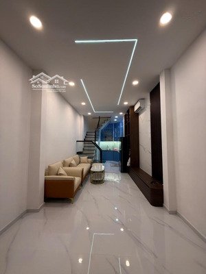 cách sân bay 5p. mặt tiền. nguyễn trọng tuyển. tân bình. giá 7.99 tỷ