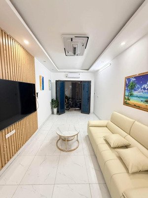 hộ khẩu văn miếu - dt48m2- giá chỉ ~200 triệu/m - 3 mặt thoáng - hàng cực hiếm - 8.99 tỷ