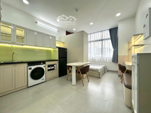 cho thuê căn hộ cửa sổ thoáng đón nắng , giá tốt có máy giặt riêng , ngay vòng xoay dân chủ q3