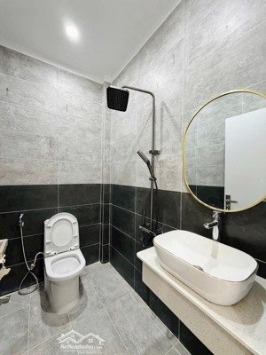 chú năm bán nhà đường trần huy liệu p.15 q. phú nhuận giá 2 tỷ 290tr/64m2. hẻm 5m