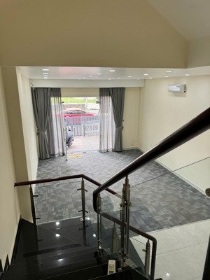 gấp bán nhà 3 tầng 100m2 mặt tiền liên phường cách global city 400m , 23.3 tỷ thương lượng