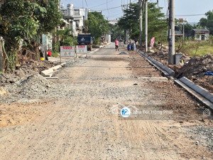 hot- bán gấp 04 lô dt 5m*22m, đường 6m thông, gần chợ bà điểm & kcn vĩnh lộc a