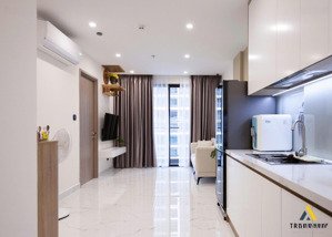 bán căn bs 2pn - sẵn sổ - full nội thất đẹp. giá 3.55 tỷ all in. view hồ bơi. khu beverly solari