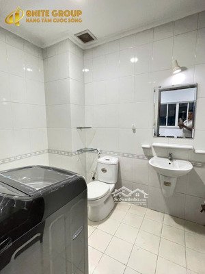 cho thuê studio full nội thất, cửa sổ ở trung tâm q5