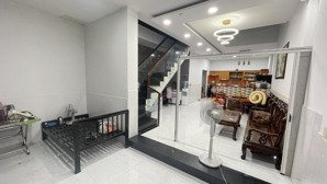 nhà 3 tầng, hẻm xe hơi tránh, ngay đh luật, giáp bình thạnh.