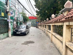 đất hiếm đại từ- tặng gpxd 6 tầng thang máy- gần ô tô- khu vực không còn đất bán