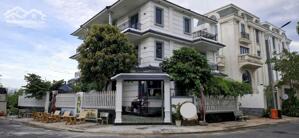 Bán biệt thự hạng sang 1 trệt 1 lửng 2 lầu sân thượng ngay trung tâm TP Bến Tre