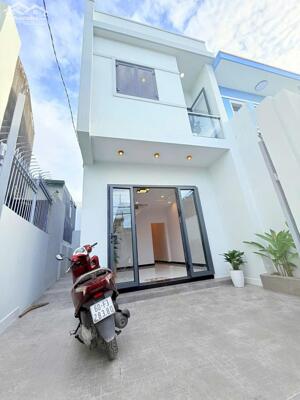 Bán nhà lầu mới đẹp, sau công ty Pouchen, P. Bửu Hoà cũ, SR,TC chỉ 2tỷ390