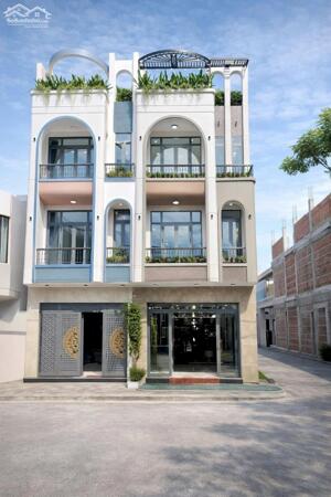 SIÊU PHẨM NHÀ PHỐ GẦN AEON BÌNH DƯƠNG -5PN sân xe hơi- Đường Thông