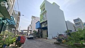 BÁN NHÀ ĐẸP 5 TẦNG – HẺM XE HƠI 8M – 4PN - KHU VIP HOÀNG HỮU NAM (GẦN LÊ VĂN VIỆT, Q9)