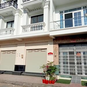 Nhà Phố 4 Tầng Mặt Tiền Kinh Doanh Ngay Chợ