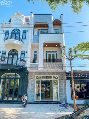 Nhà 1 trệt 2 lầu mặt tiền đường Xuân Hồng - Cách bệnh viện Nhi Đồng 300m