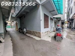 Bán nhà hiếm, Bắc Từ Liêm, lô góc 3 mặt thoáng, ô tô đỗ cửa, ở sướng, giá mê, ngay Học viện Tài Chính