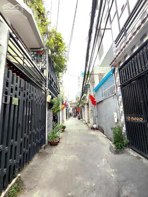 Ngã Tư Hàng Xanh, NHÀ MỚI 2 Tầng 3PN (có PN Trệt), 33m2, nhỉnh 5ty