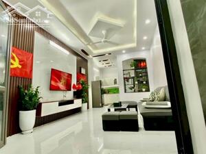 BÁN NHÀ ĐẸP 2.33 TỶ 3 TẦNG 45M2 ( HƯỚNG ĐÔNG ) KHU BÃI VƯỢT