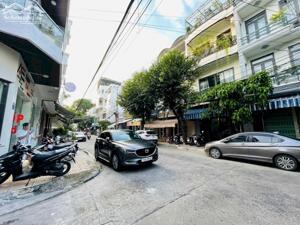 Bán nhà hẻm Nguyễn Khanh (p.Phước Hải cũ), Nha Trang. Kề bê siêu thị Co.op mart Vị trí: Cách đường Nguyễn Khanh khoảng 30m. Kề bên siêu thị Co.op Mart, gần trường học, chợ, đầy đủ tiện ích. Diện tích 70m2. Ngang 5m. Sổ ...