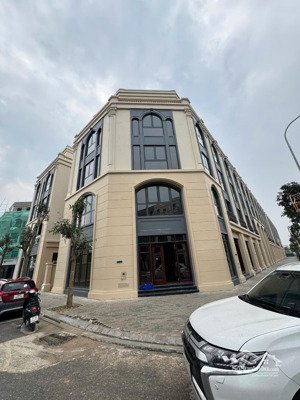 chủ nhà cần bán gấp căn góc đông nam - cạnh trường học - vinhomes cổ loa