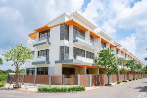nhà phố 3 tầng đẹp lung linh trong khu đô thị elite life cách kdt phú mỹ hưng 20 phút di chuyển
