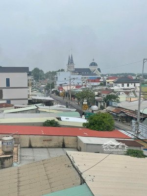 tin thật 100% 20x46m có 250 thổ cư ngay sát hùng vương, tặng luôn căn biệt thự mới toanh