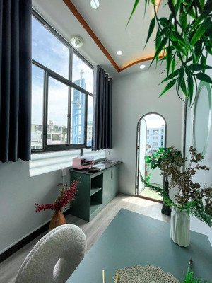 cho thuê căn hộ 2pn ban công cửa sổ thoáng đầy đủ nội thất ngay đường cmt8 quận 10