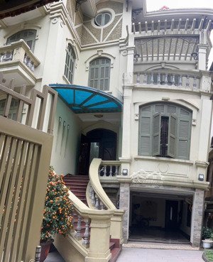 cho thuê biệt thự đẹp xuất sắc tại bán đảo linh đàm, vị trí đắc địa, giá cả ưu đãi