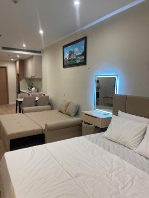 icon40 hạ long em cần bán nhanh căn studio rộng 41m tầng trung hướng đông nam