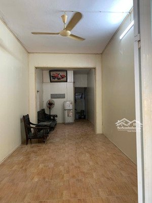 cho thuê nhà 147 tân mai, 40m x2 tầng, 8 triệu/tháng, 2 ngủ, 2 wc, ô tô , kinh doanh tốt