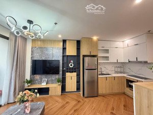 cho thuê căn hộ 2 phòng ngủ góc, full đồ đẹp, full sàn gỗ, tầng cao view thoáng phân khu s1