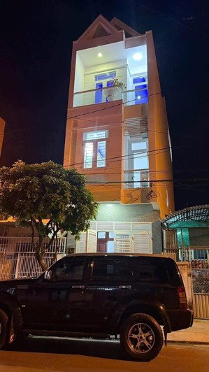 nhà 4 tầng phước long nha trang thang máy full nội thất gỗ 7.6 tỷ gần biển