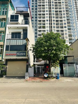 lô đất 100m2 có nhà cấp 4 ngay chân chung cư vincom dĩ an, cách ngã tư 550 và kcn sóng thần 500m