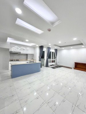 bán cc khải hoàn dt 123m2,3pn có sổ , giá 5.6 tỷ lh : hân