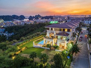 cần bán villas flchalong view biển mà giá nội khu. liên hệ e.bình: 