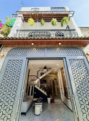 nhà thơm- mới- diện tích to- rộng- 3 phòng ngủ- đầy đủ nội thất sịn - ô tô tới sát nhà- lê đức thọ