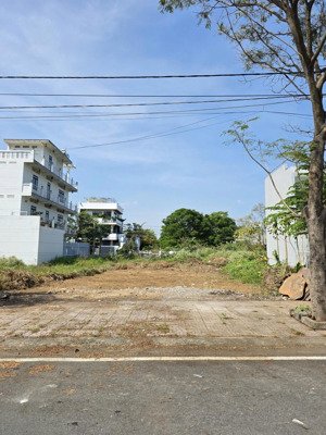 bán lô đất xây biệt thự 7,5x20m gần metro làng đại học quốc gia