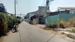 đất đẹp - nở hậu - vị trí đỉnh - xe cont ra vô thẳng 1 trục 50m ra ql1a - shr thổ cư