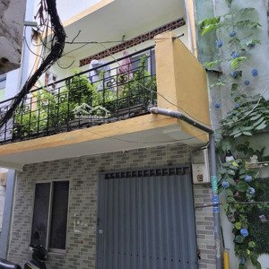 nhỉnh 4t- nhà đẹp 2 tầng-ngay trung tâm q1- 50m2