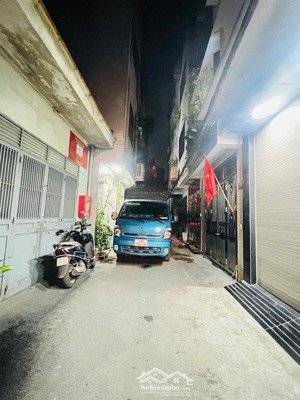 nhà dân tự xây -khu phân lô ô tô tải phóng vút đỗ cửa - ở sướng - nở hậu vượng khí -kd tốt- fun đồ