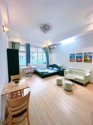 căn hộ 40m2 ban công, giặt riêng, ngay công viên lê văn tám, hồ con rùa, vòng xoay đakao q1